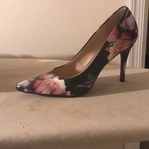Nine West Flowered Pump